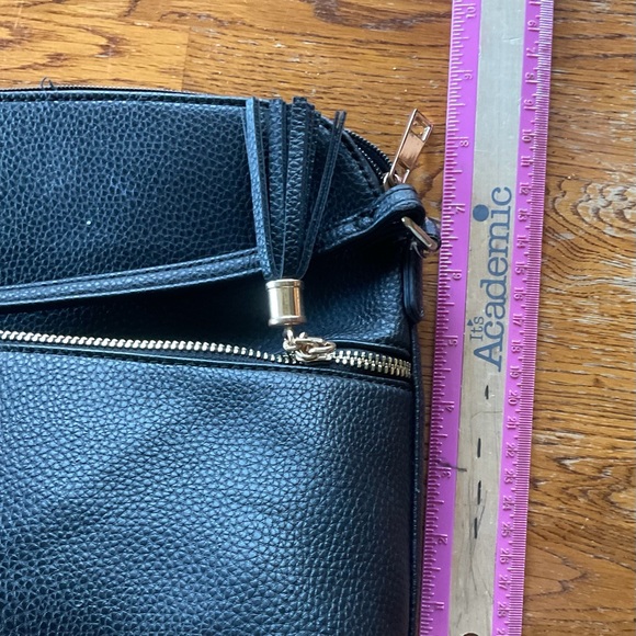 Crossbody Bag Shoulder Bag with Tassel - Picture 5 of 9